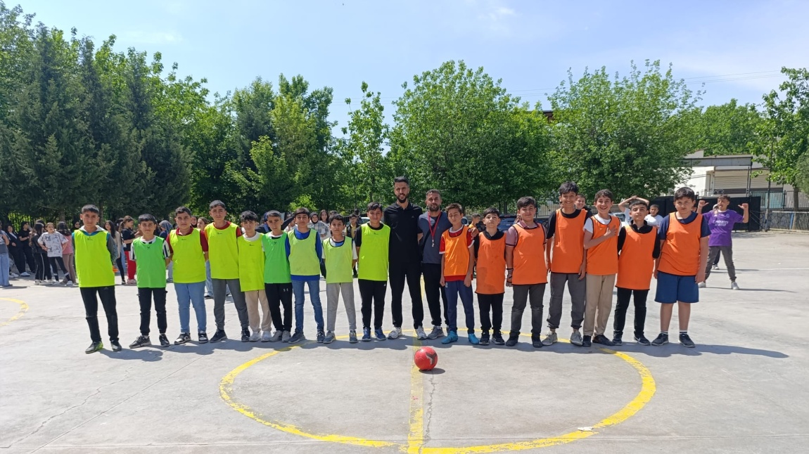 Okulumuzda Düzenlenen Spor Etkinliklerinde Başarılı Olan Öğrencilerimize Ödülleri Verildi.